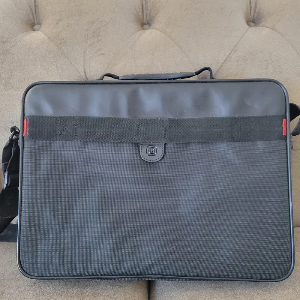 SwissGear by Wenger Laptop Shoulder Bag Black